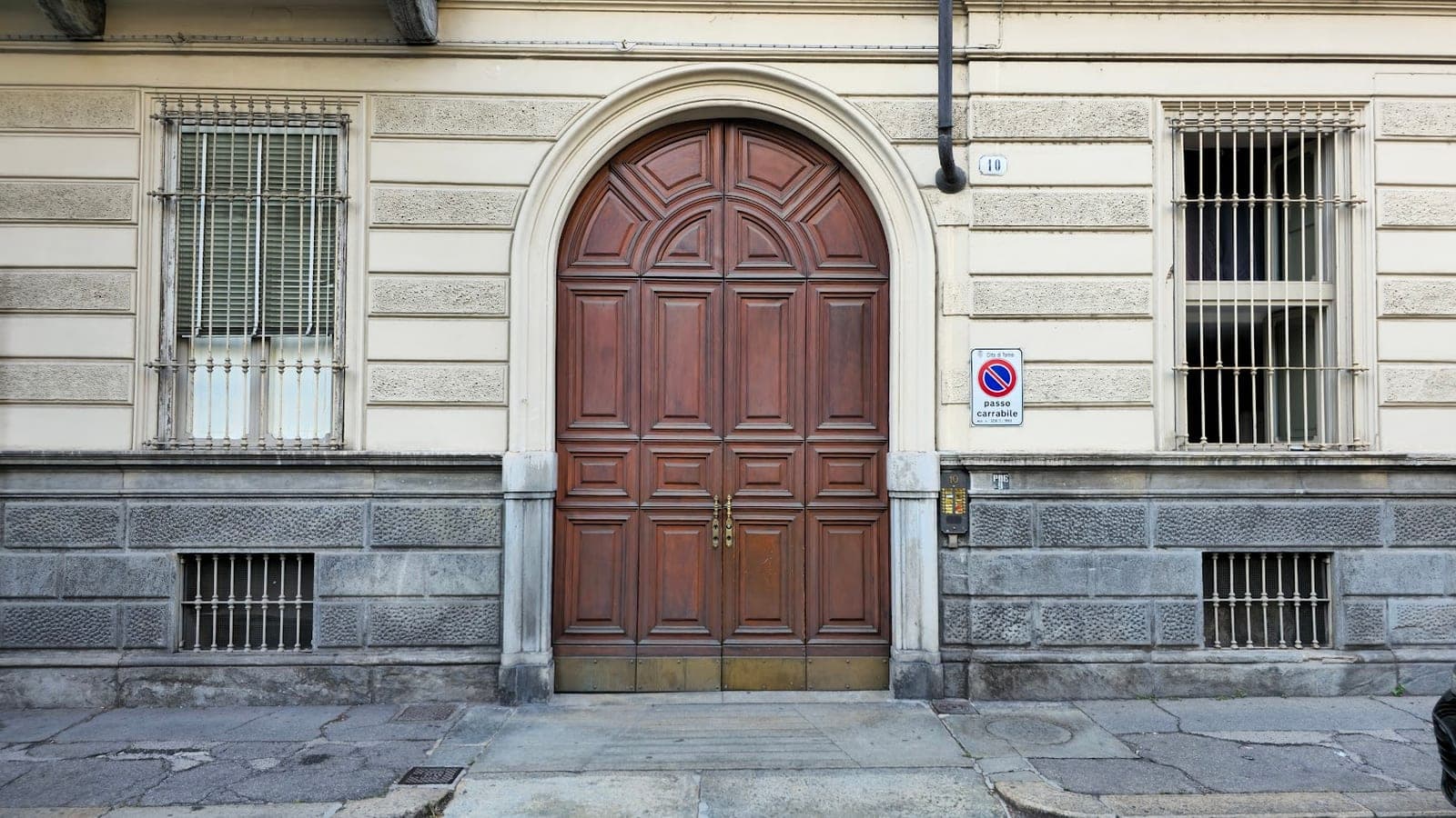 Office entrance at Via Giuseppe Luigi Passalacqua 10, Turin